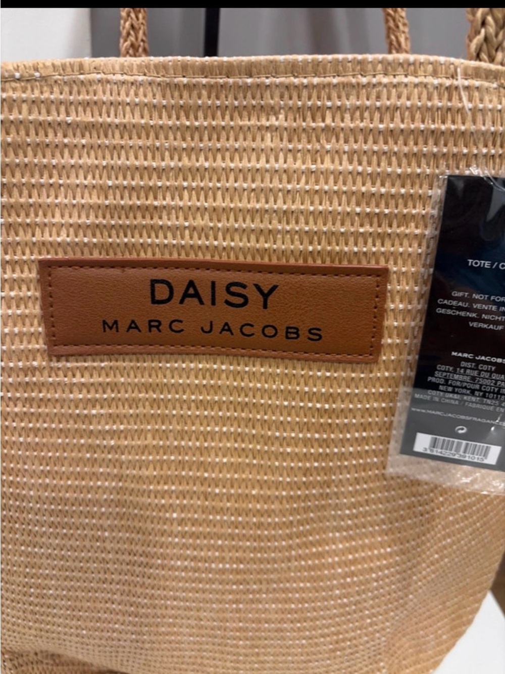Marc Jacobs Daisy Straw Tote with Orange Lining - Picture 2 of 7